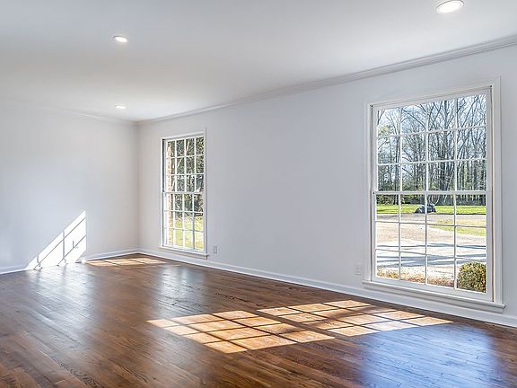5th image of 2221 Green Park Dr
