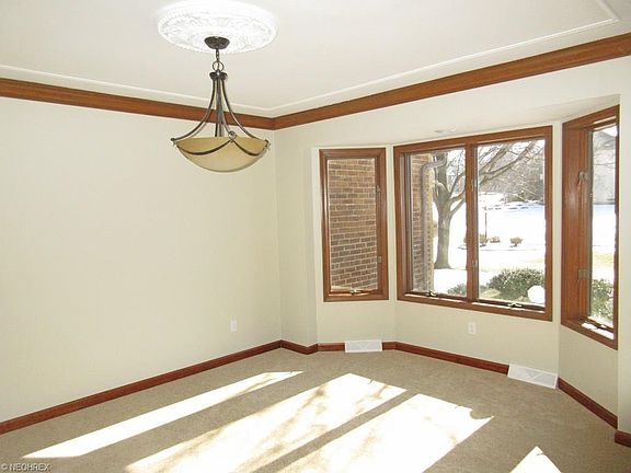 4th image of 6580 Queens Way