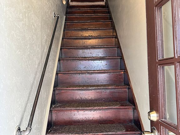 2nd image of 1017 Fairfield St #2