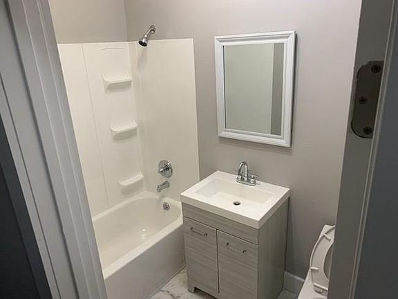 5th image of 5256 S King Dr APT 1A