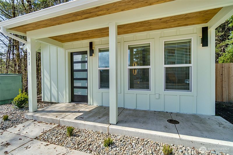 4th image of 511 Ocean Beach Boulevard S