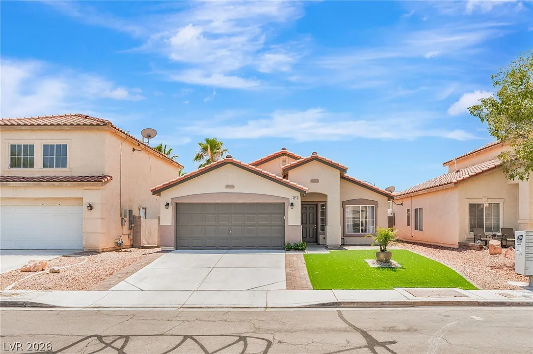 3 bed, 2.0 bath, 1410 sqft, $1,900 — Photo 2