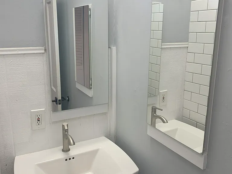518 W Gutierrez St #B — Photo 9