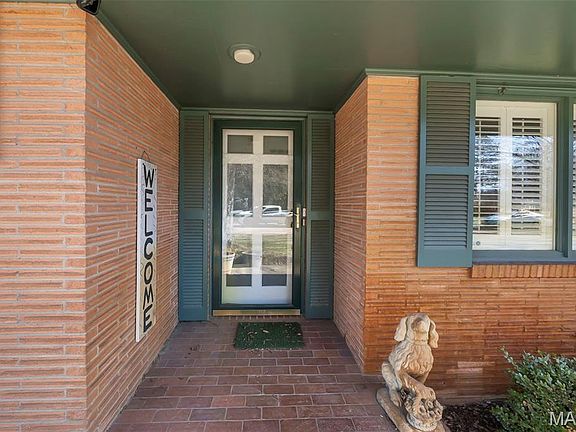 3rd image of 928 E Baker Dr