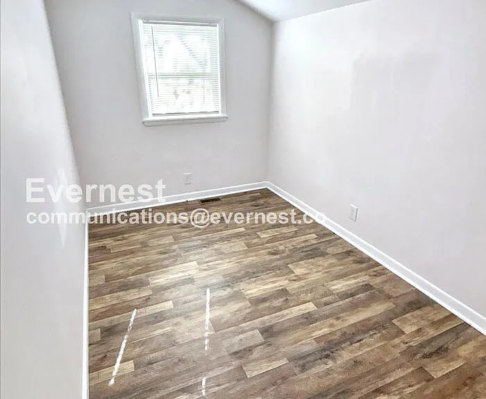 260 Sadonia Ave — Photo 9