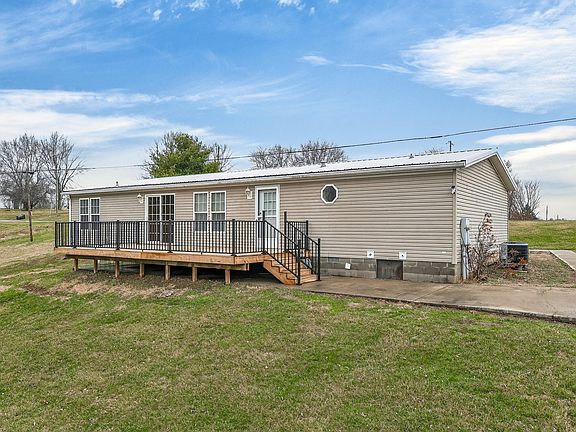 2nd image of 505 Reeves Rd