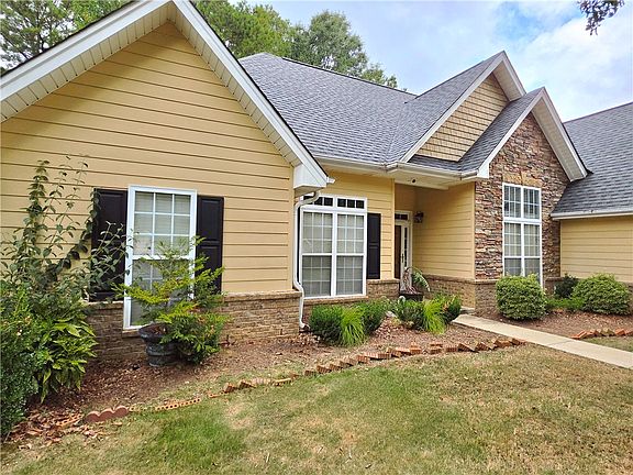 5th image of 115 Carriagehouse Ln