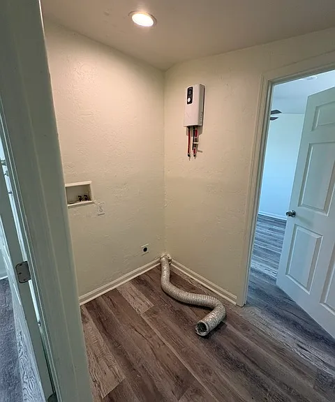 Washer/dryer hook ups