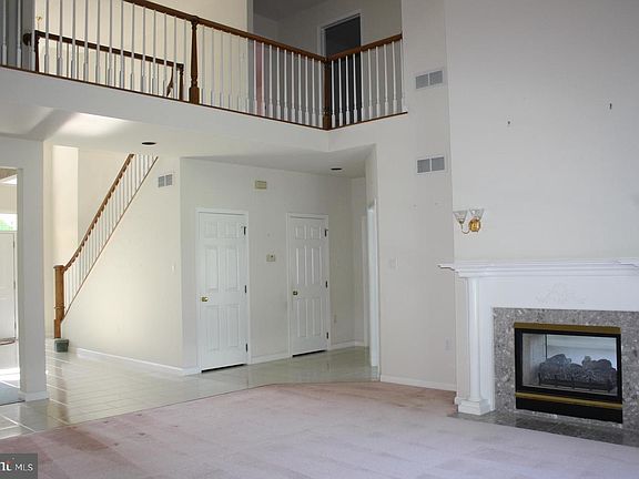 4th image of 70 Derbyshire Dr