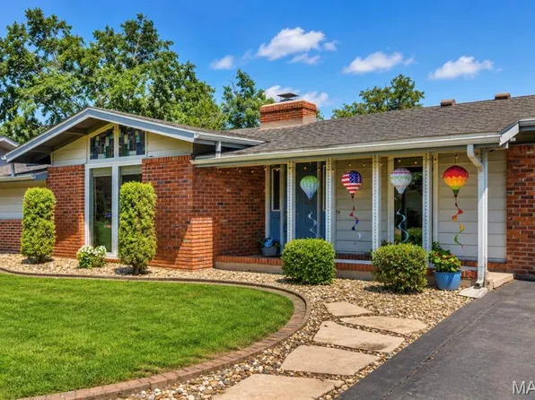 1504 Papillon Dr, Saint Louis, MO 63146