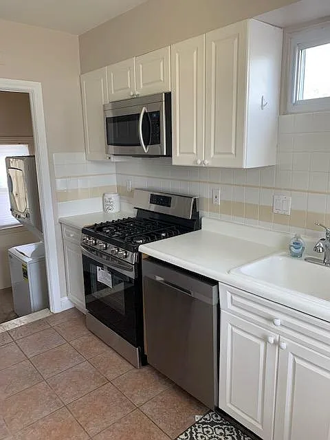 3 bed, 1301 sqft, $3,600 — Photo 3