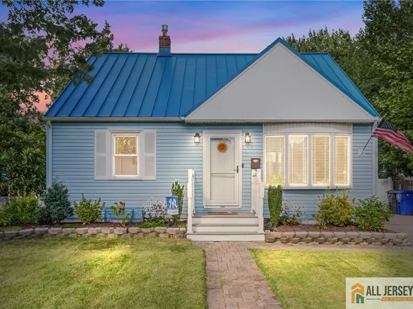 124 Pine St, Toms River, NJ 08753