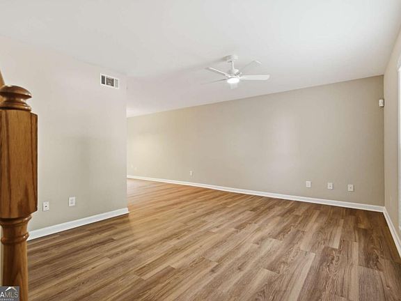 5th image of 908 Summer Pl