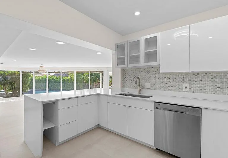 391 SE 7th Ave — Photo 21