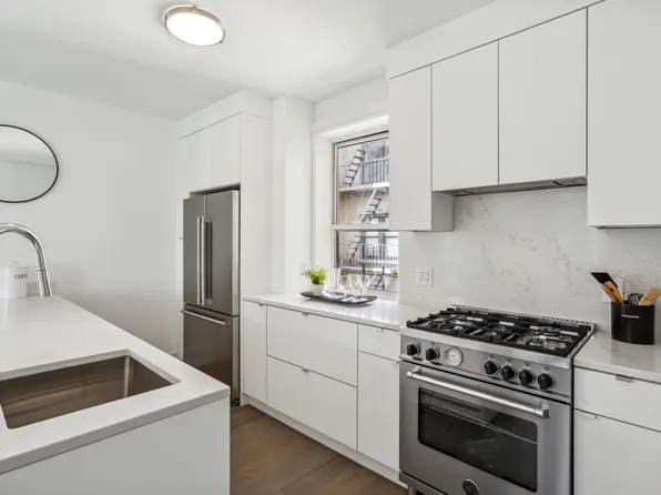 148-09 Northern Boulevard image 2 of 12