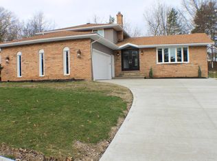 6732 Karen Dr, Seven Hills, OH 44131