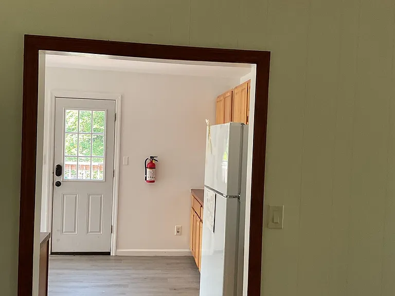 651 N County Line Rd — Photo 3