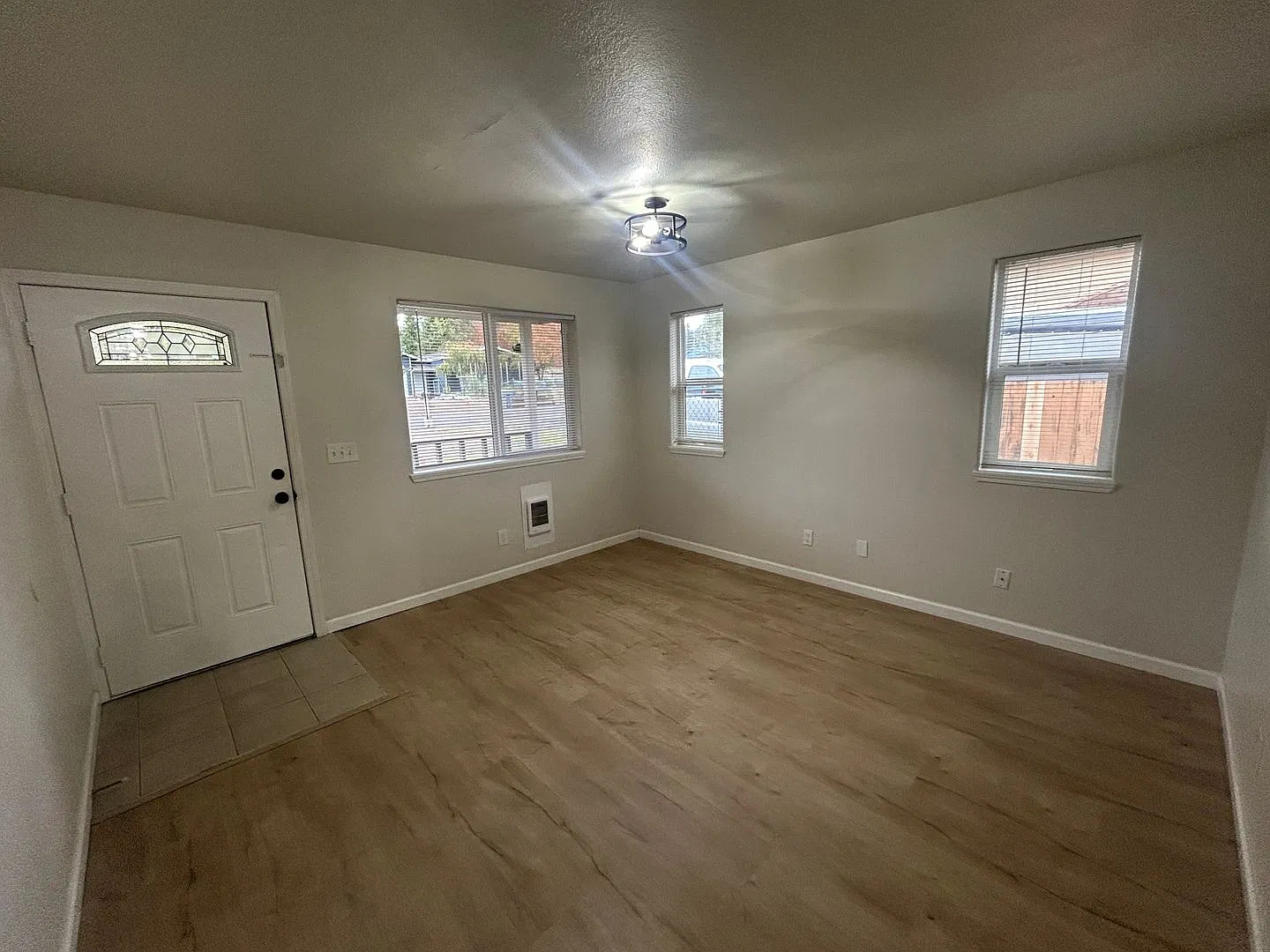 4 Bedroom Single Level Home in Philomath, Pets welcome! Fully Fenced Backyard! — Photo 2