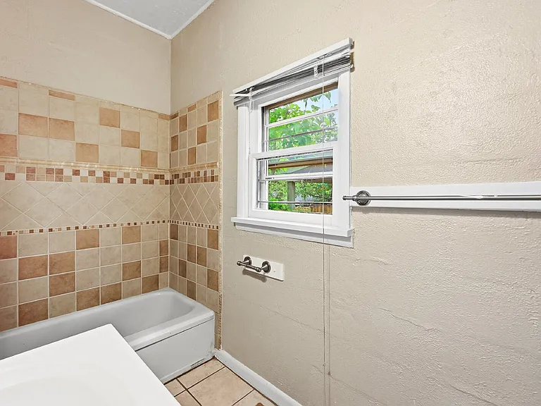 1525 Madison St — Photo 16