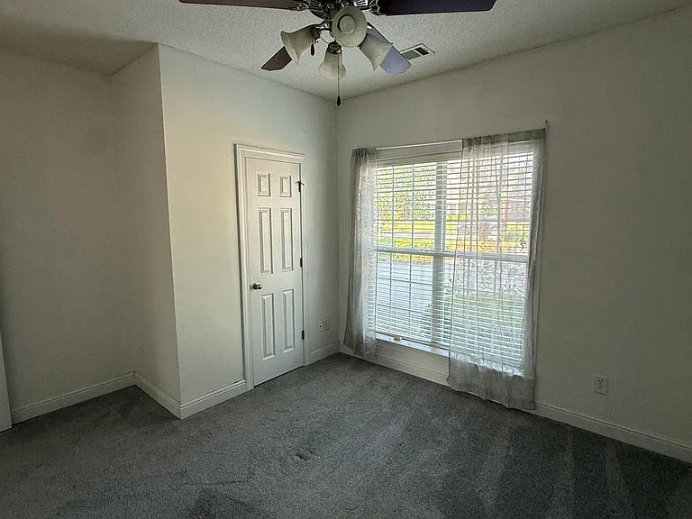 136 Roseine Dr — Photo 19