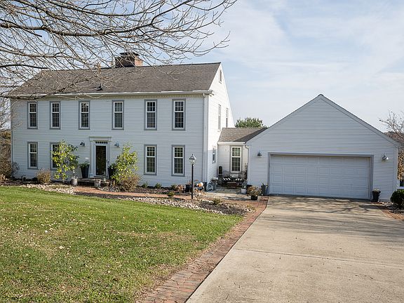 2nd image of 98 Applewood Dr