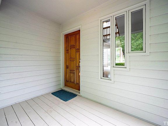 3rd image of 302 Southglen Dr