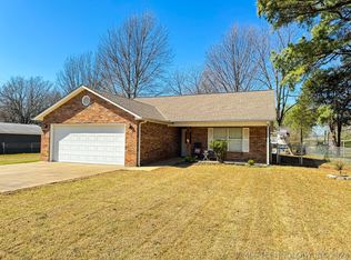 1402 S McKinley Ave, Wagoner, OK 74467