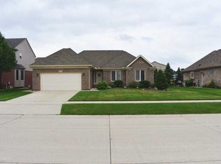 15652 Trafalgar Dr, Macomb, MI 48044