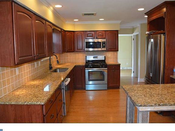 3rd image of 65 Netherwood Dr