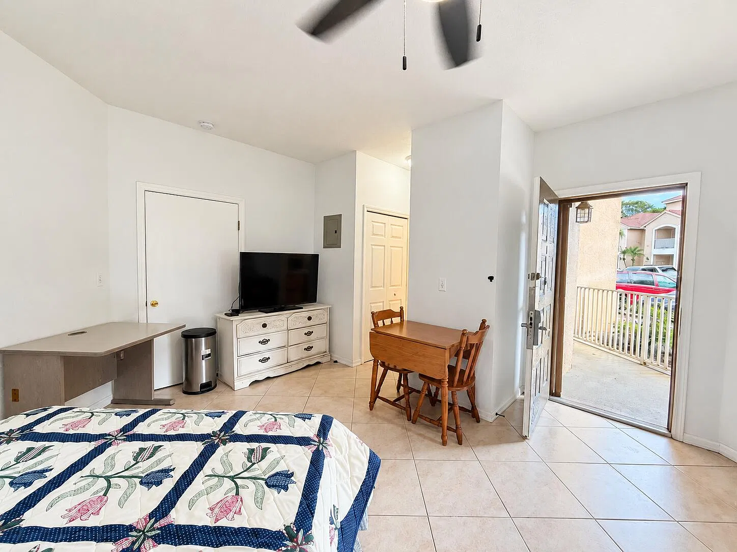 1 bed, 1.0 bath, 450 sqft, $1,200 — Photo 3