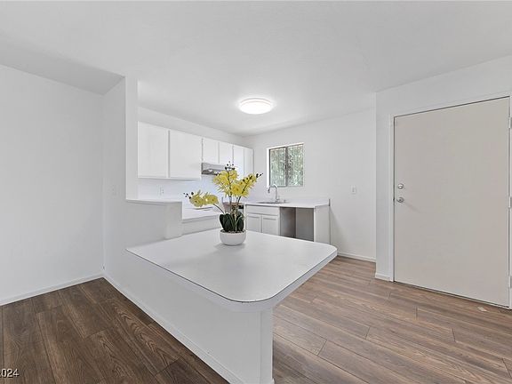 3rd image of 5344 Swenson St #70