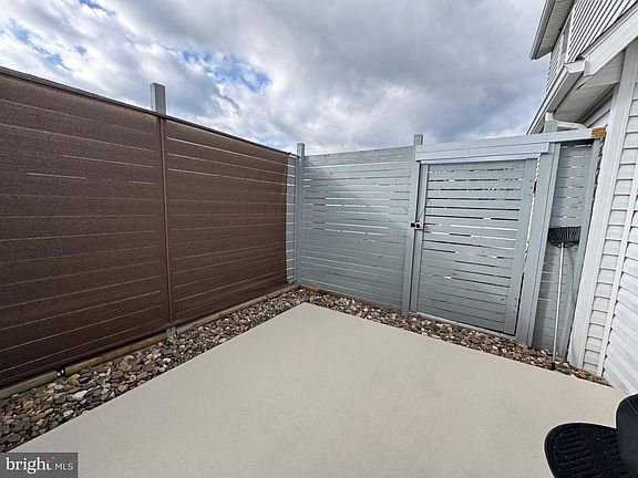 5th image of 100 Cornwell Dr