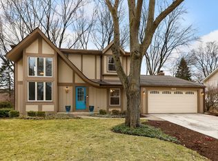 1133 Venetian Ct, Naperville, IL 60540