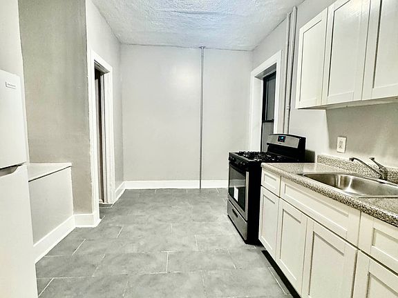 2nd image of 505 E 22nd St #1L