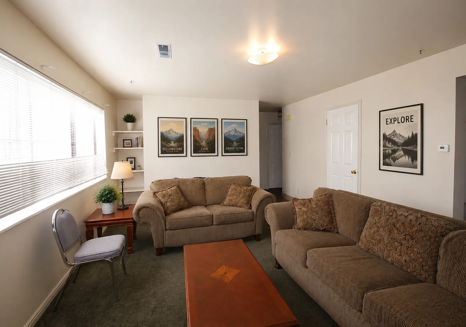 Live With A Friend At Wellington Condos!! — Photo 1