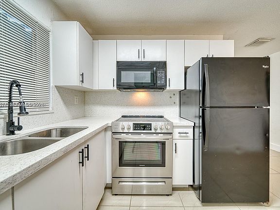 3rd image of 1200 NW 102nd St #1202