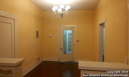 4th image of 1108 Fresno St