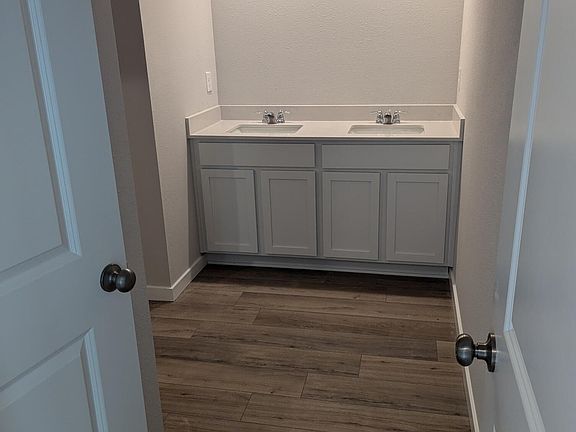 4th image of 14722 CASHEW Avenue #91