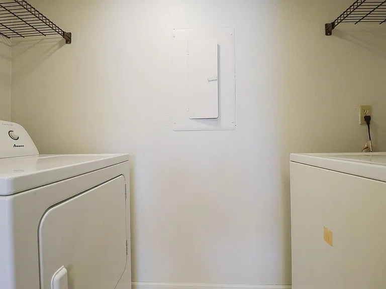 2433 E 87th St #282 — Photo 8