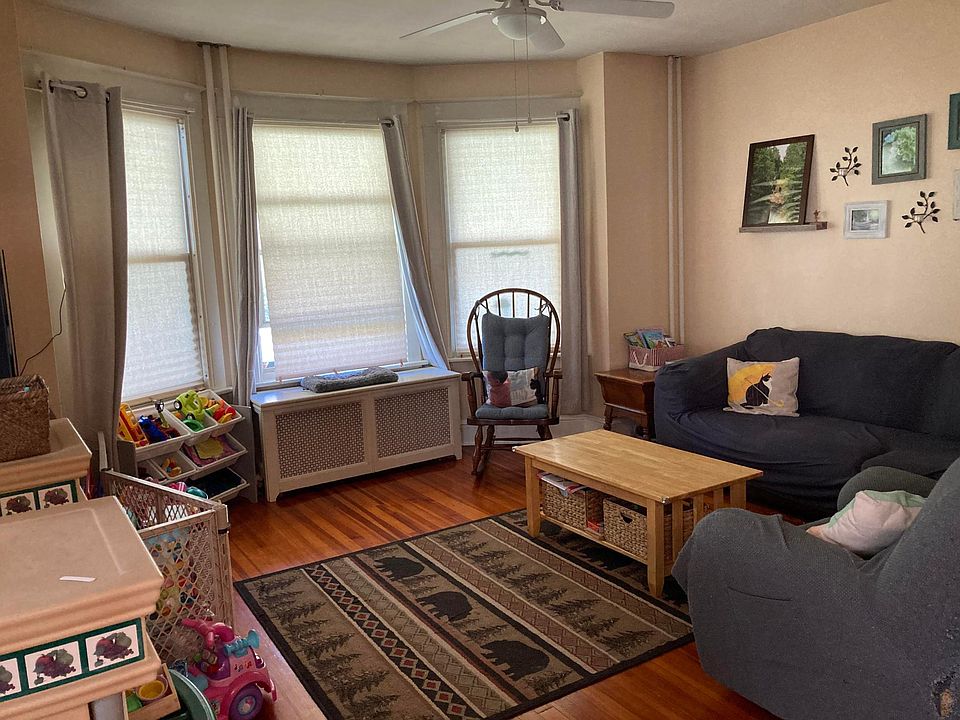 1st image of 5 Parkwood St #1