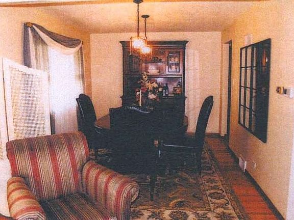5th image of 9062 Stratford Ln