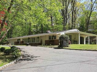 75 Seney Dr, Bernardsville, NJ 07924