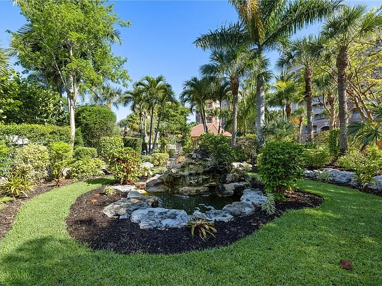 14817 Laguna Dr #203 — Photo 35