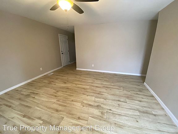 3rd image of 4419 N Kenyon Ave