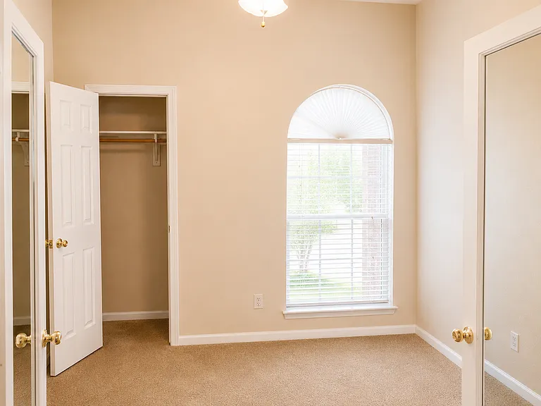 2805 Wisteria Ln — Photo 8