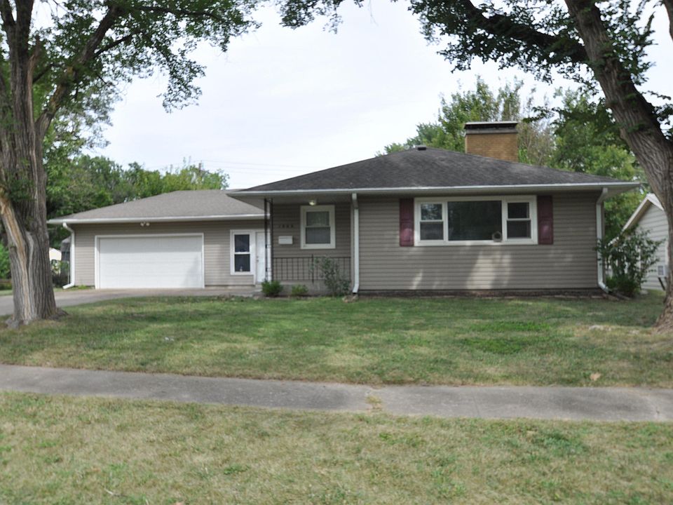1st image of 1806 SW Meadow Ln