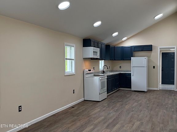 5th image of 717 Cherry St