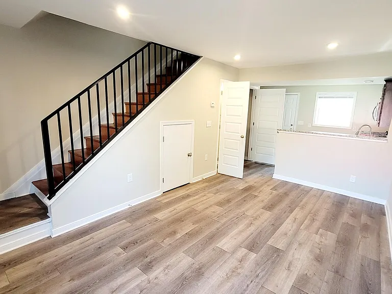 509 N 35th St #16 — Photo 5