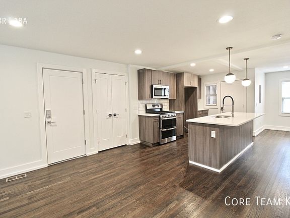 5th image of 4325 Roanoke Pkwy #1B