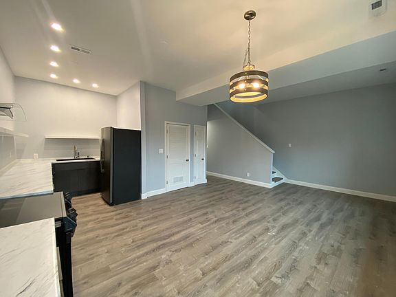 3rd image of 2247 S Grand Blvd #C
